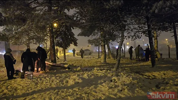 İstanbul’da kar yağdı trafik kilitlendi! İETT otobüsleri yine yolda kaldı - 17