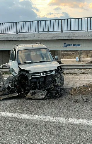 Araçlar hurdaya döndü! Bu otomobilden sağ çıktılar