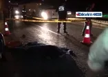 Kaza yerinde bulunanlara otomobil çarptı