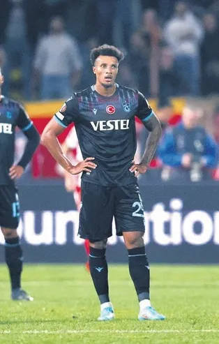 Trabzonspor Teknik Direktörü Abdullah Avcı savunmada istikrar arıyor