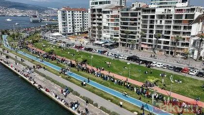 İzmir’de TCG Anadolu’ya 3’üncü de gününde büyük ilgi! Kilometrelerce kuyruk oluştu