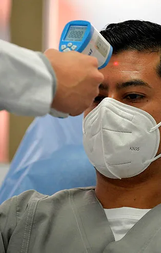 Fransa'da sağlık sistemi yerle bir! Salgından 6 ay sonra dağıttıkları maskeler için halktan 20 kez yıkayıp tekrar kullanmalarını istediler!