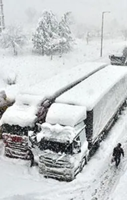 İstanbul'da TIR'lara kar yasağı