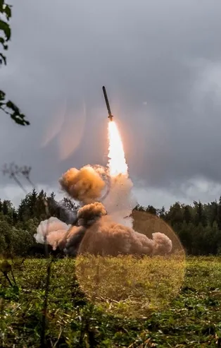 Son dakika: Rusya'da askerin fırlattığı roket geri dönüp askerlerin arasına düştü