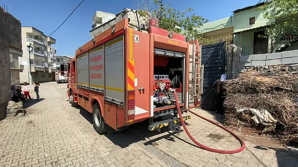 evi-yanan-felek-gozyaslari-icinde-yardim-istedi-ben-sokakta-kaldim-1631347129088.jpg Evi yanan Felek, gözyaşları içinde yardım istedi: Ben sokakta kaldım-5