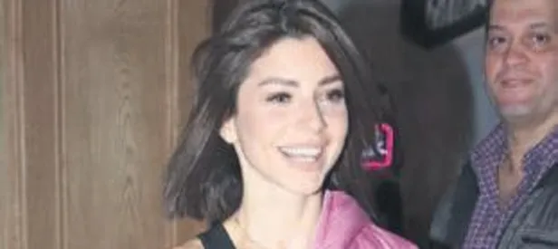Gülen bayan
