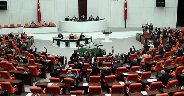 son-dakika-secim-yasasi-calismalarinda-son-durum-12-vekilli-secim-bolgeleri-1632210132422.jpg SON DAKİKA: Seçim yasası çalışmalarında son durum: 12 vekilli seçim bölgeleri...-3