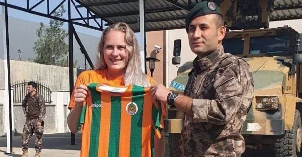 Alanyaspor’un Norveçli taraftarı Charlotte Erga’dan Bakan Mevlüt Çavuşoğlu’na teşekkür