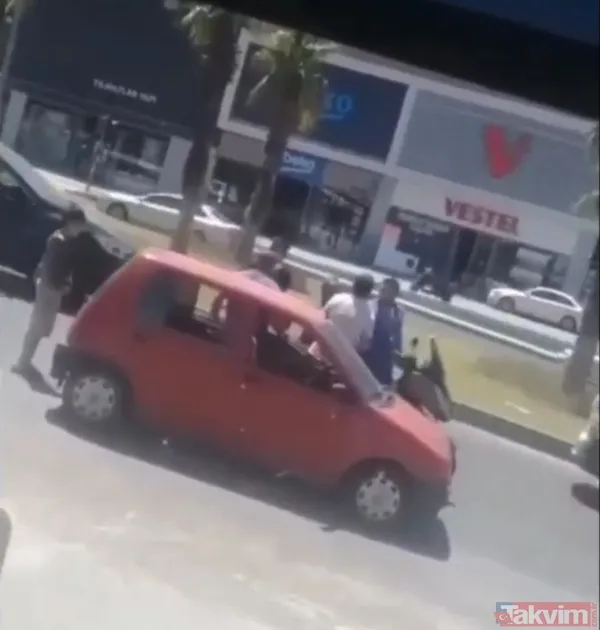 Trafikte tehlikeli kavga! Güreşçi tartıştığı otomobil sürücüsünü bel künde hareketi ile yere vurdu - 1