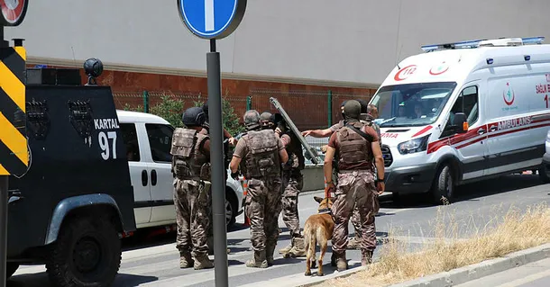 Son dakika haberi: İstanbul Maltepe'de hareketli saatler! AVM'de intihar etmek isteyen kişiyi polis vazgeçirdi-3