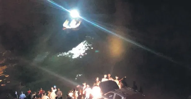 Minibüs Fırat’a uçtu: 4 ölü, 1 kayıp