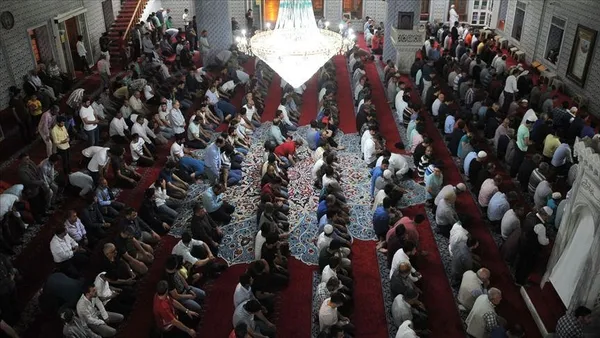 Prof. Dr. Nihat Hatipoğlu yazdı: Namaz dinin direğidir-3