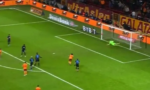 yok-boyle-refleks-ugurcan-cakir-derbiye-damga-vurdu-1642958630370.jpeg Yok böyle refleks! Uğurcan Çakır derbiye damga vurdu-2