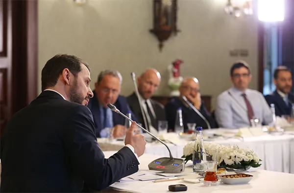 Berat Albayrak'tan akademisyen ve ekonomistlerle kritik toplantı-3