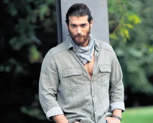 Can Yaman Türkiyeyi terk etti! Arka odaya geçelim diyen Can Yaman yanlış anlaşılmış...