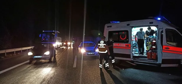 TEM’de feci kaza! Saman yüklü tır devrildi: Otoyolda 2 şerit sabaha kadar kapandı-2