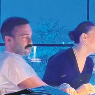 Serenay Sarıkaya ve Mert Demir’den Londra kaçamağı!