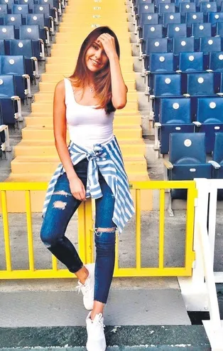 Kanser tedavisi gören sunucu Dilay Kemer'e destek mesajları yağdı: Dualarımız ve kalbimiz seninle