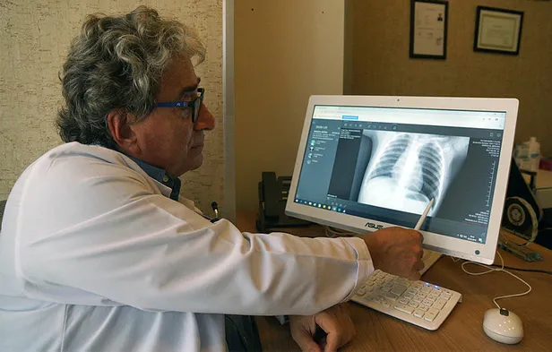 İzmir'de grip sanılan çocuğun akciğerinden çıkan şey şok etti-2