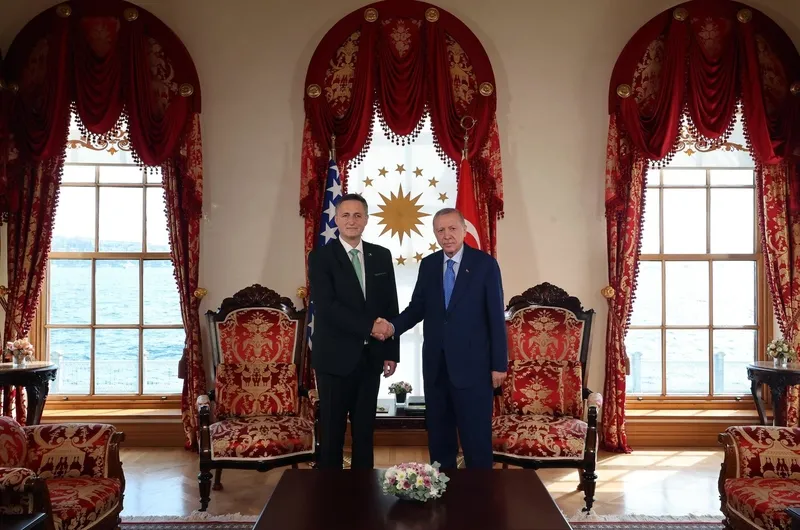 baskan-erdogan-denis-becirovic-ile-bir-araya-geldi-1726314015511.jpeg Başkan Recep Tayyip Erdoğan, Bosna Hersek Devlet Başkanlığı Konseyi Başkanı Denis Becirovic