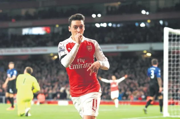 Fenerbahçe ve Galatasaray'dan Mesut Özil savaşı!