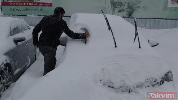 Uludağ'da araçlar kar altında kayboldu! Sürücüler jandarmadan yardım istedi - 2