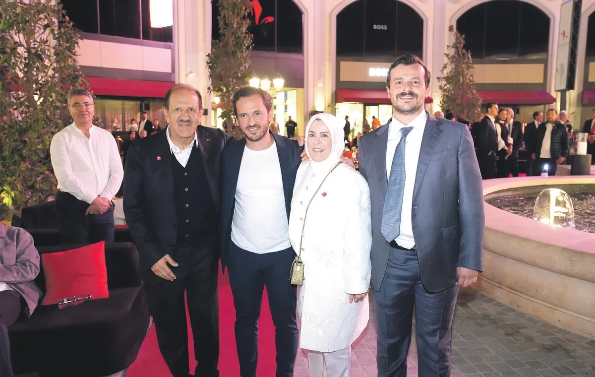 1789770463054.jpeg 250 milyon euroluk Florentia Village İstanbul'da açıldı! Dünyaca ünlü markalar indirimli satılıyor-2