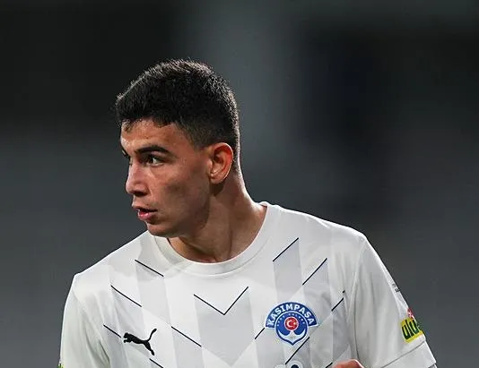 Yasin imzayı atıyor!