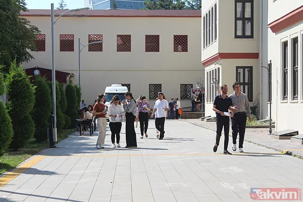 Değişmeyen sınav manzarası: KPSS'ye geç kalanlar koşmaya başladı - 11