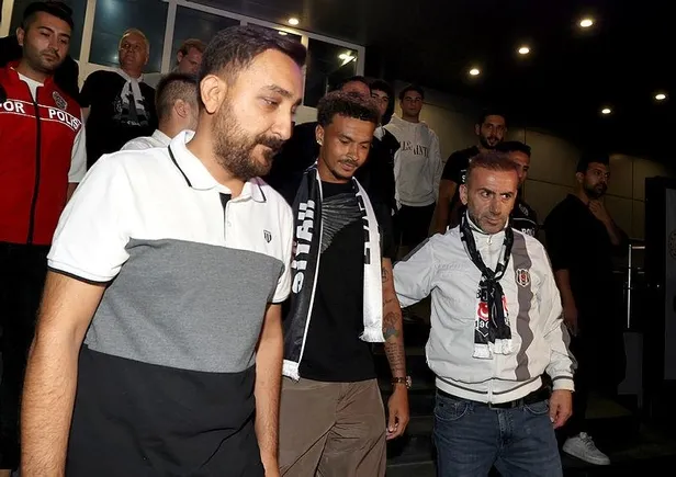 besiktasin-dunya-yildizi-transferi-dele-alli-istanbula-geldi-1661395784642.jpeg