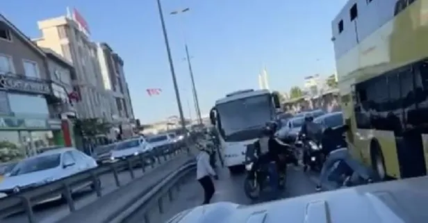Bahçelievler'de 3 motosikletliden servis şoförüne tekme tokat dayak!