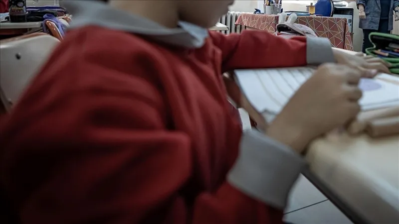 karne-gunu-okul-kiyafeti-zorunlu-mu-17-ocak-karne-gunu-serbest-kiyafetle-gidilir-mi-1737059983319.jpg Karne günü okul kıyafeti zorunlu mu? Karne günü serbest kıyafetle gidilir mi?-3