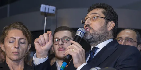 fetoculeri-oven-chpli-murat-hazinedarin-esi-ozlem-hazinedar-iyi-partiye-katildi-1629972191872.jpg FETÖ'cüleri öven CHP'li Murat Hazinedar’ın eşi Özlem Hazinedar İYİ Parti’ye katıldı-4