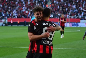 Süper Lig'de tarihi zafer!