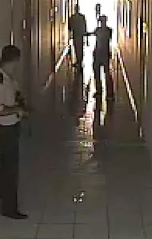 Darbecilerin silahla "delil karartma" çabası güvenlik kameralarında!