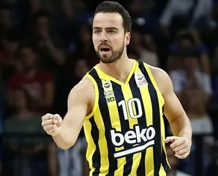 Fenerbahçe Beko takım kaptanı Melih Mahmutoğlu'nun sözleşmesini 2 yıl uzattı