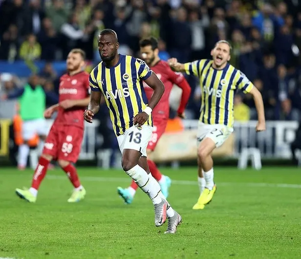 jorge-jesusla-ikinci-baharini-yasayan-enner-valencia-avrupanin-zirvesine-cikti-1668126078042.jpeg Jorge Jesus’la ikinci baharını yaşayan Enner Valencia Avrupa’nın zirvesine çıktı-2
