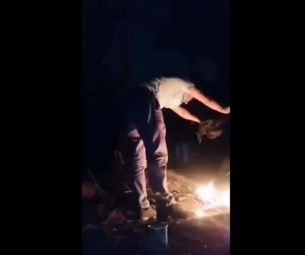 adanada-ormanlik-alanda-bir-tavugun-bogazini-kesip-cinler-alemine-adamak-icin-atese-atan-yynin-goruntuleri-tepki-cekti-1608627373086.jpg Adana'da ormanlık alanda bir tavuğun boğazını kesip cinler alemine adamak için ateşe atan Y.Y.'nin görüntüleri tepki çekti-4