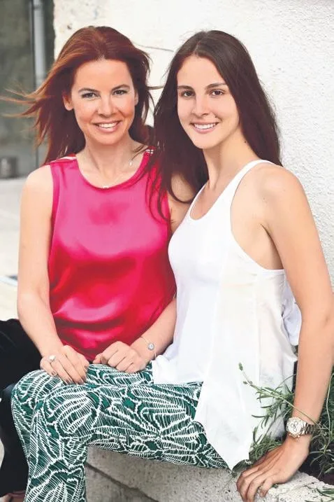 gulsah-alkoclar-kizi-aslisah-alkoclar-icin-kesenin-agzini-acti-dogum-hediyesinin-fiyati-dudak-ucuklatti-1628542610014.jpeg Gülşah Alkoçlar kızı Aslışah Alkoçlar için kesenin ağzını açtı! Doğum hediyesinin fiyatı dudak uçuklattı-2