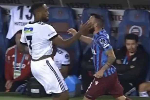 Trabzonspor derbisinde rakibini tokatlayarak kırmızı kart gören Larin’e büyük ceza kapıda!-2