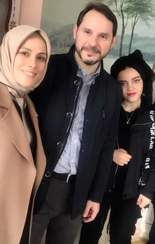 Hazine ve Maliye Bakanı Berat Albayrak kahve sözü verdiği takipçisiyle buluştu