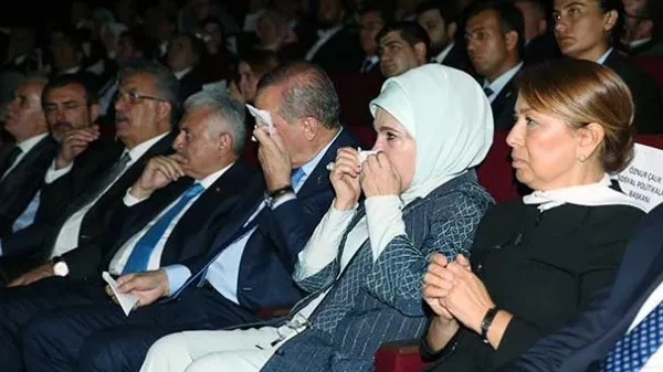 Cumhurbaşkanı Erdoğan gözyaşlarına hakim olamadı-1