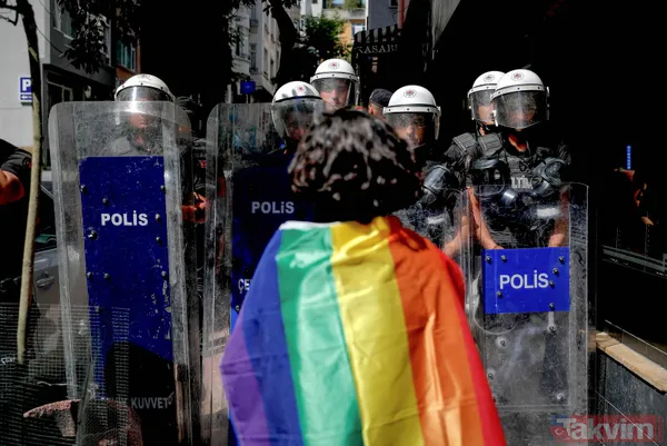 LGBT sapkınları yasak dinlemedi! "Onur Yürüyüşü" adı altında yine azıttılar! Polis paçavrayı çöpe attı - 26