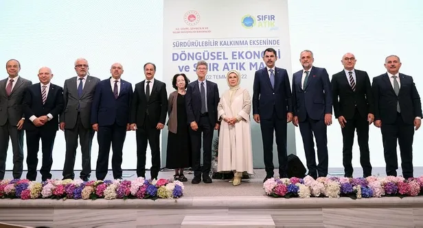 emine-erdogan-deniz-kirliligine-dikkat-cekti-uzulerek-soyluyorum-ki-103-bin-tonu-plastik-1656772429369.jpeg