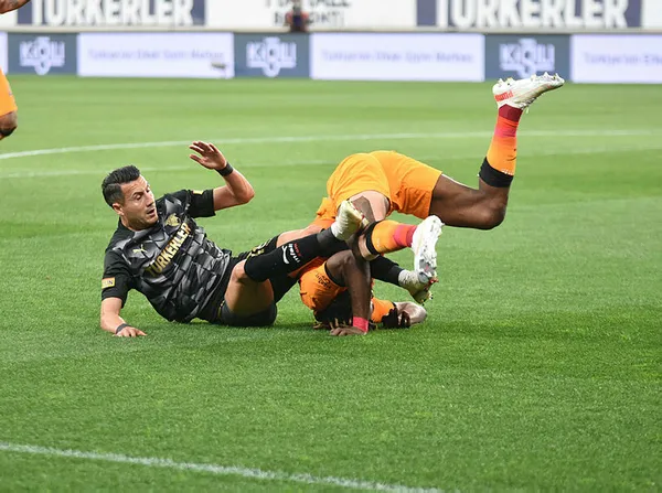 goztepe-galatasaray-1-3-1618682668691.jpg