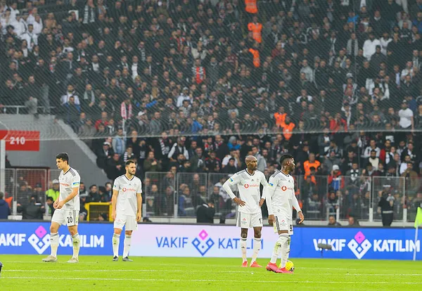besiktas-kan-kaybetmeye-devam-ediyor-goztepe-2-1-besiktas-mac-sonu-1580051111733.jpg