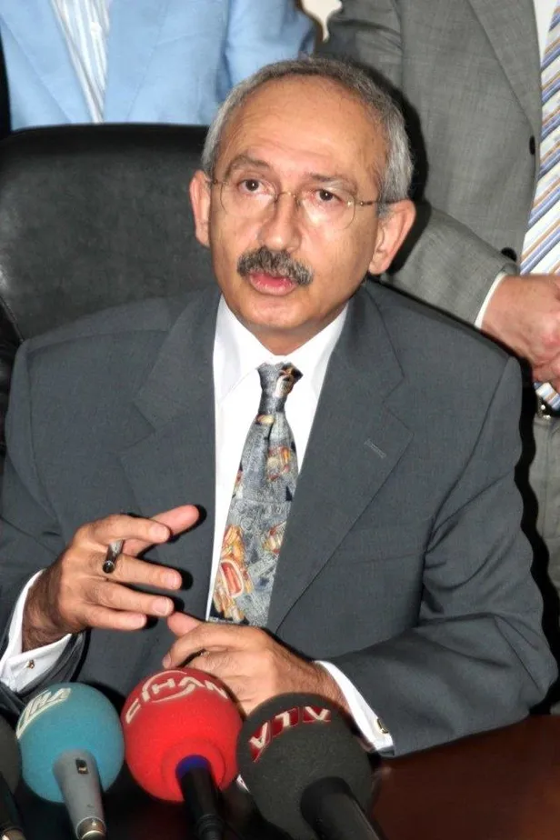 basortusune-bez-parcasi-diyen-kemal-kilicdaroglundan-riyakarlik-en-cok-basortulu-kizlarla-helallesmek-istiyorum-1639513349409.jpeg Başörtüsüne 'bez parçası' diyen Kemal Kılıçdaroğlu'ndan riyakarlık: En çok başörtülü kızlarla helalleşmek istiyorum-3