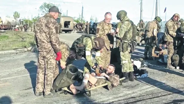 gaziantepte-kan-bagisina-karsilik-spor-ayakkabi-hediye-edilecegini-duyan-vatandaslar-etkinlik-meydanina-akin-e-1652821438500.jpeg Gaziantep'te kan bağışına karşılık spor ayakkabı hediye edileceğini duyan vatandaşlar etkinlik meydanına akın etti-7