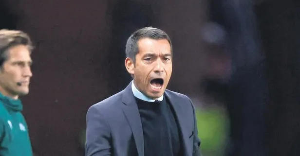 Bronckhorst ile sıcak temas: Beşiktaş yönetimi yeni teknik direktör konusunda adım attı