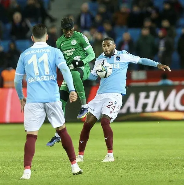 son-dakikalarda-2-penalti-atisini-degerlendiremeyen-trabzonspor-evinde-giresunspora-takildi-1-1-1642619927980.jpeg Son dakikalarda 2 penaltı atışını değerlendiremeyen Trabzonspor evinde Giresunspor'a takıldı: 1-1-12